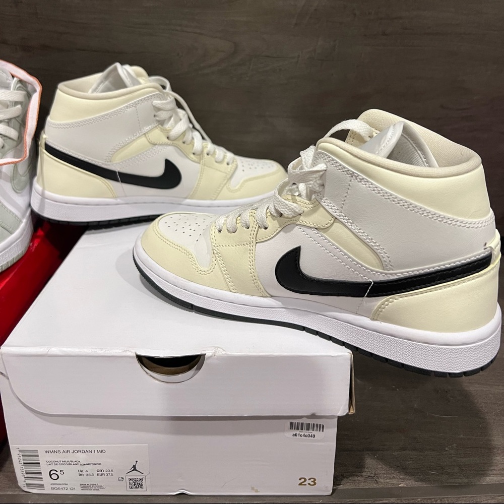 Jordan 1 Mid - Coconut Milk